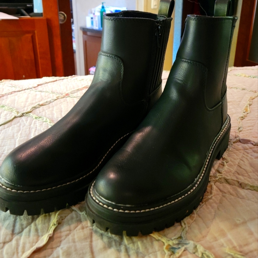 Time & True black ankle boots, size 7 1/2, side zip, excellent condition.